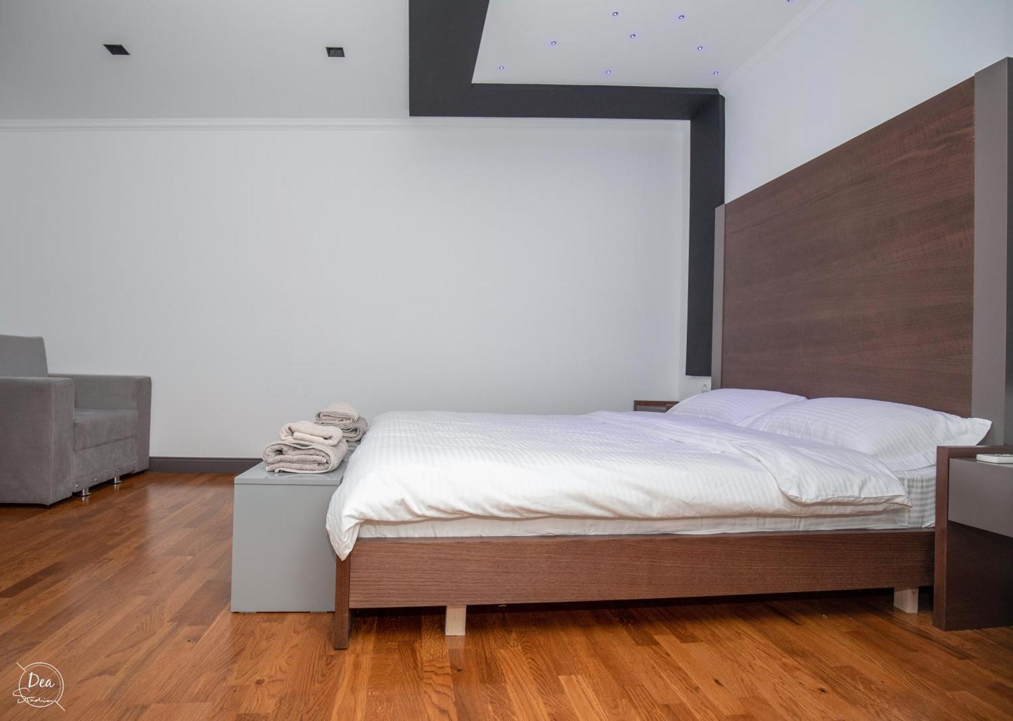 Suite Terrace Rooms & Apartments Korce Exterior photo