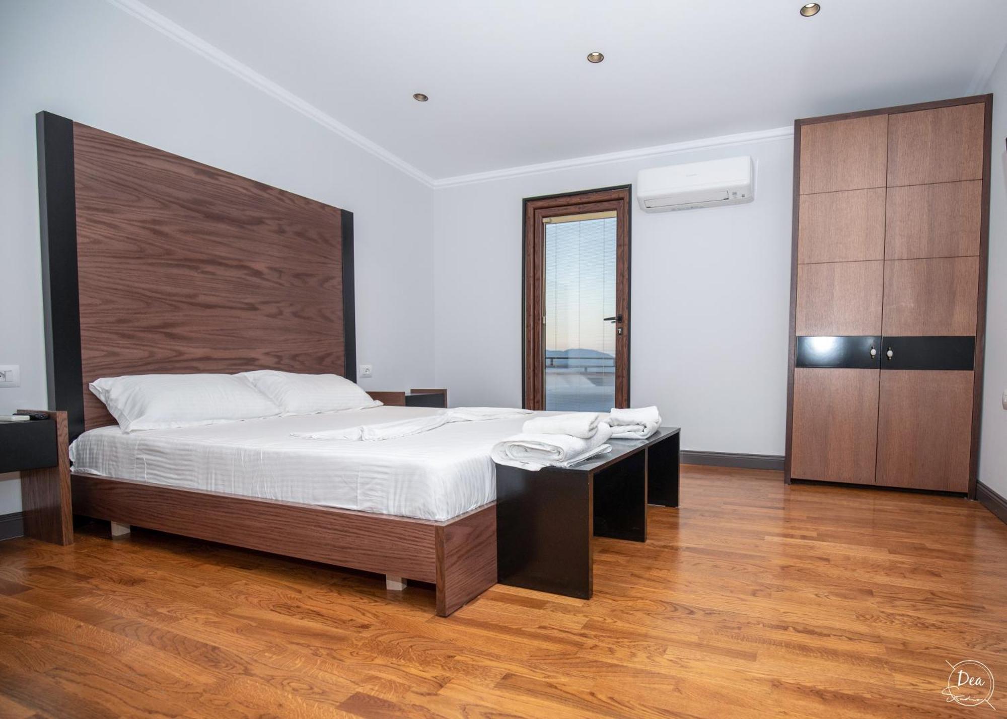 Suite Terrace Rooms & Apartments Korce Exterior photo