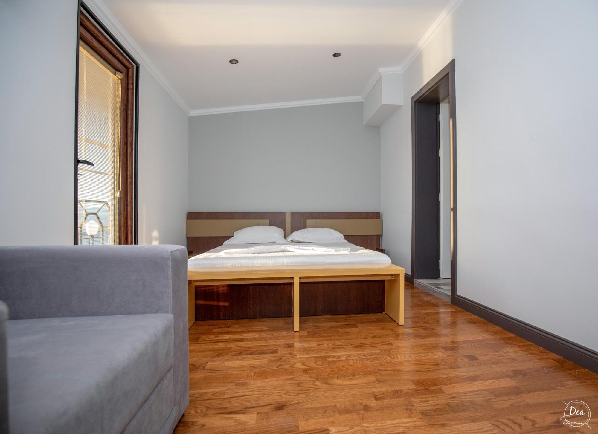 Suite Terrace Rooms & Apartments Korce Exterior photo