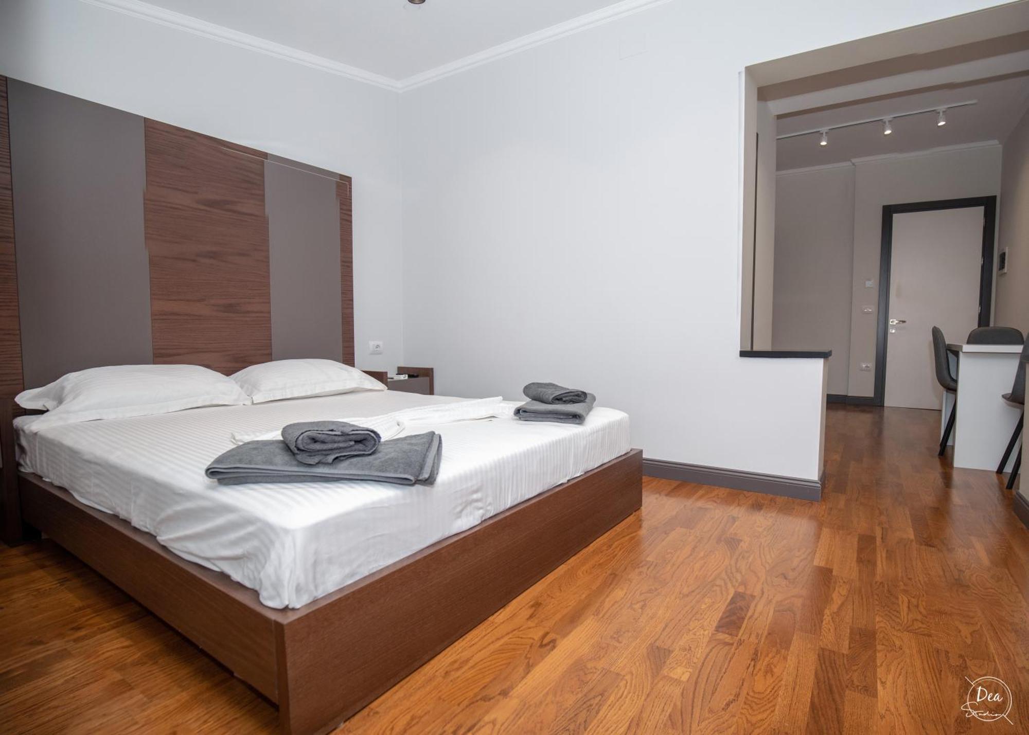 Suite Terrace Rooms & Apartments Korce Exterior photo