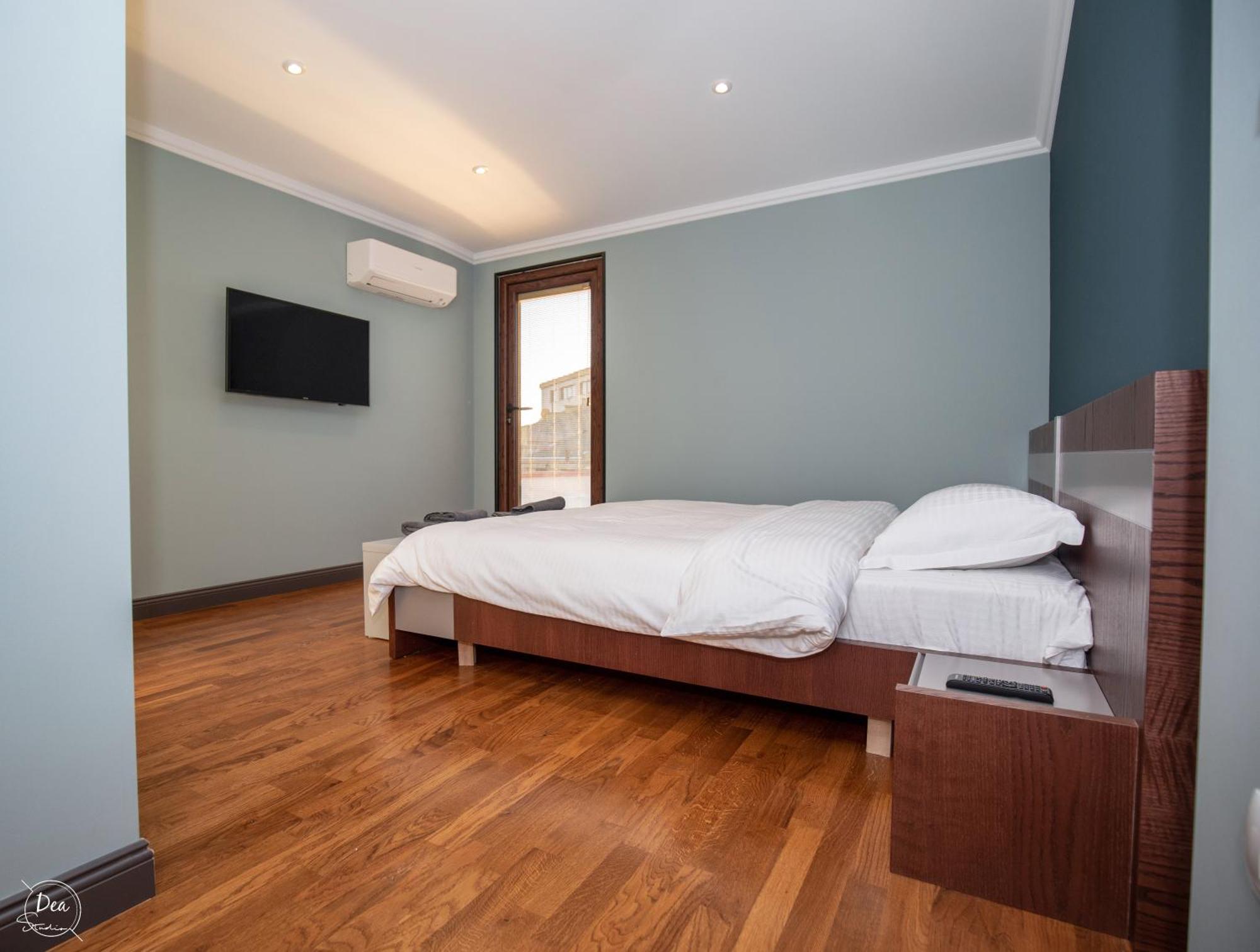Suite Terrace Rooms & Apartments Korce Exterior photo