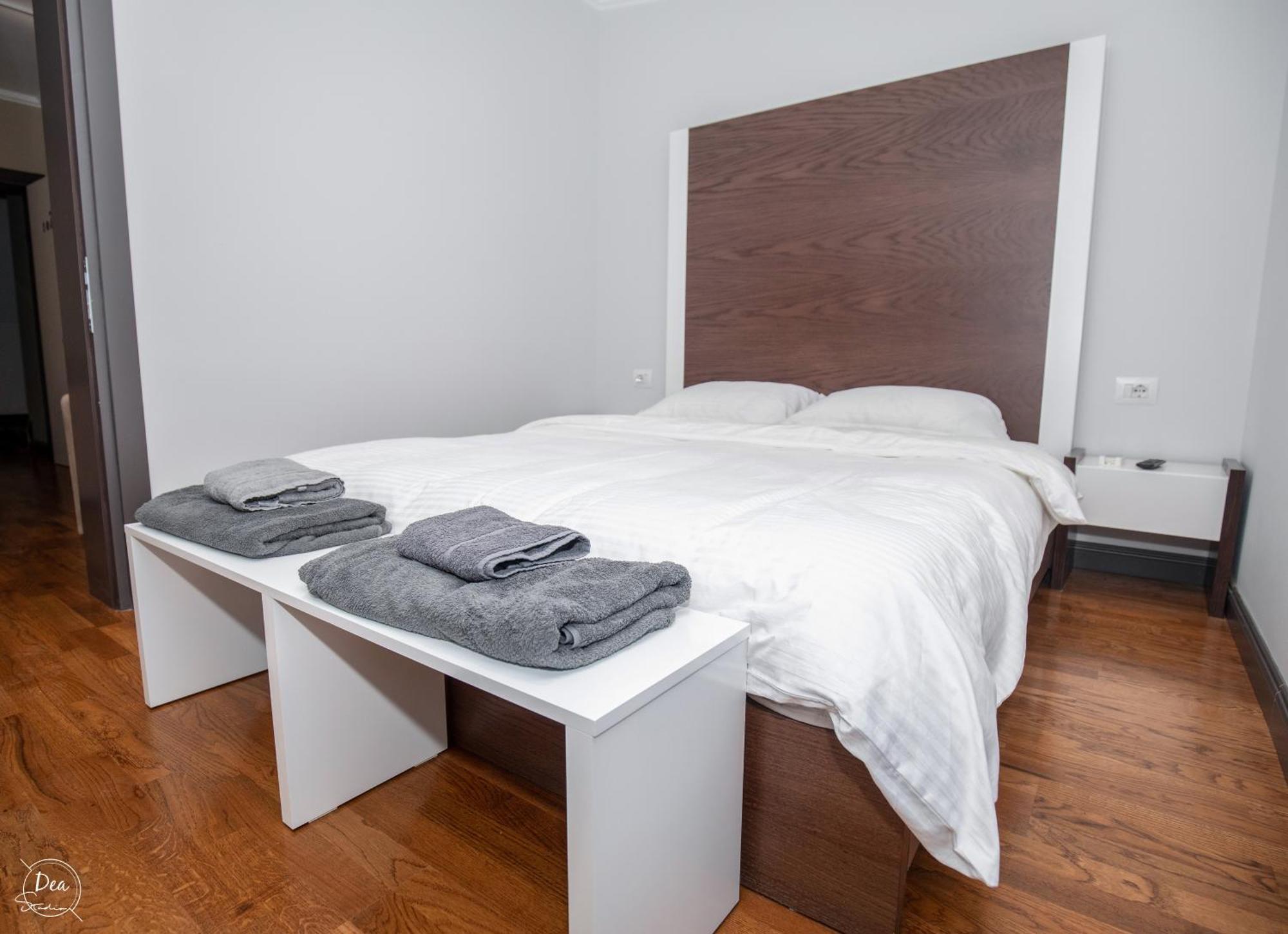 Suite Terrace Rooms & Apartments Korce Exterior photo