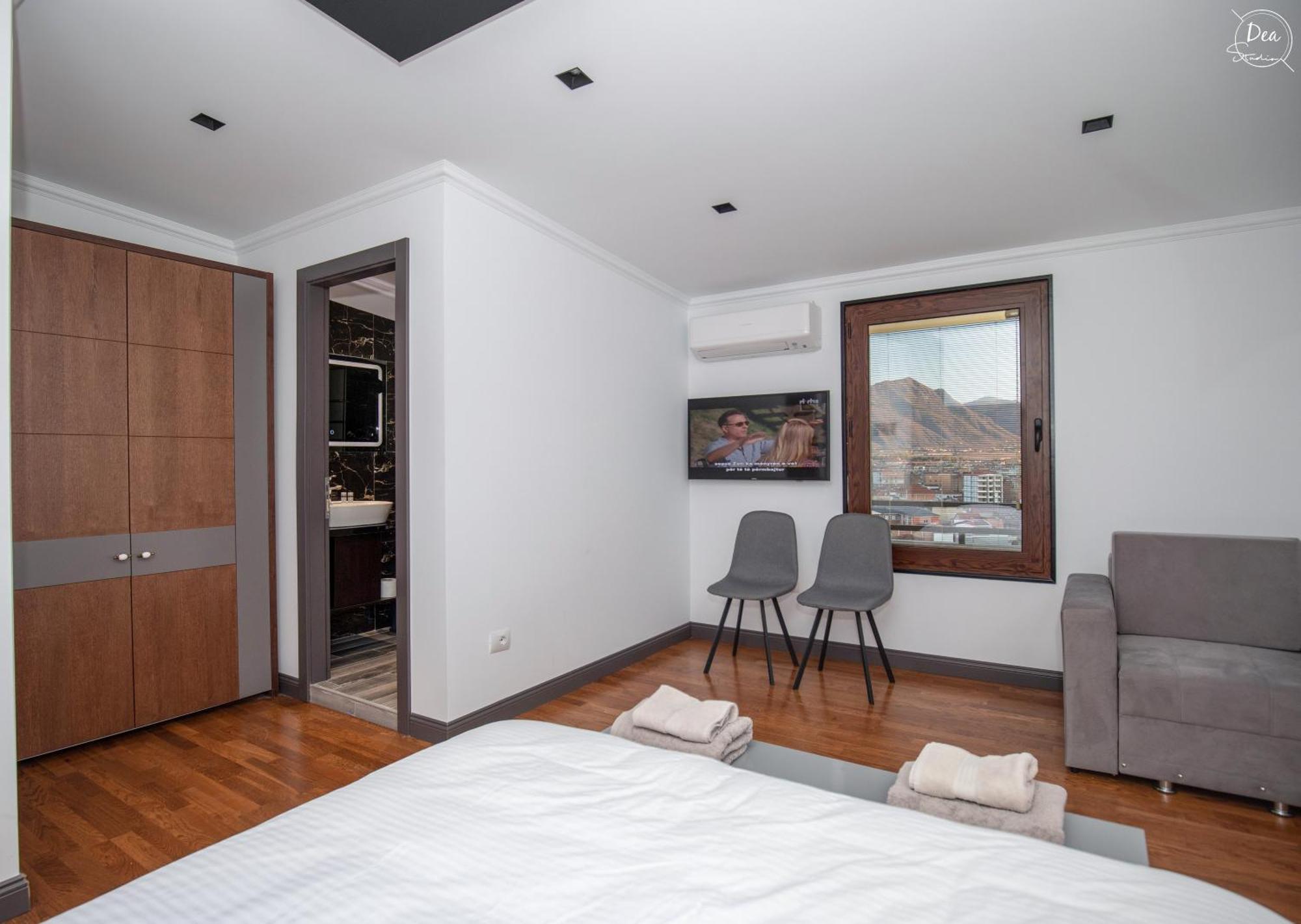 Suite Terrace Rooms & Apartments Korce Exterior photo